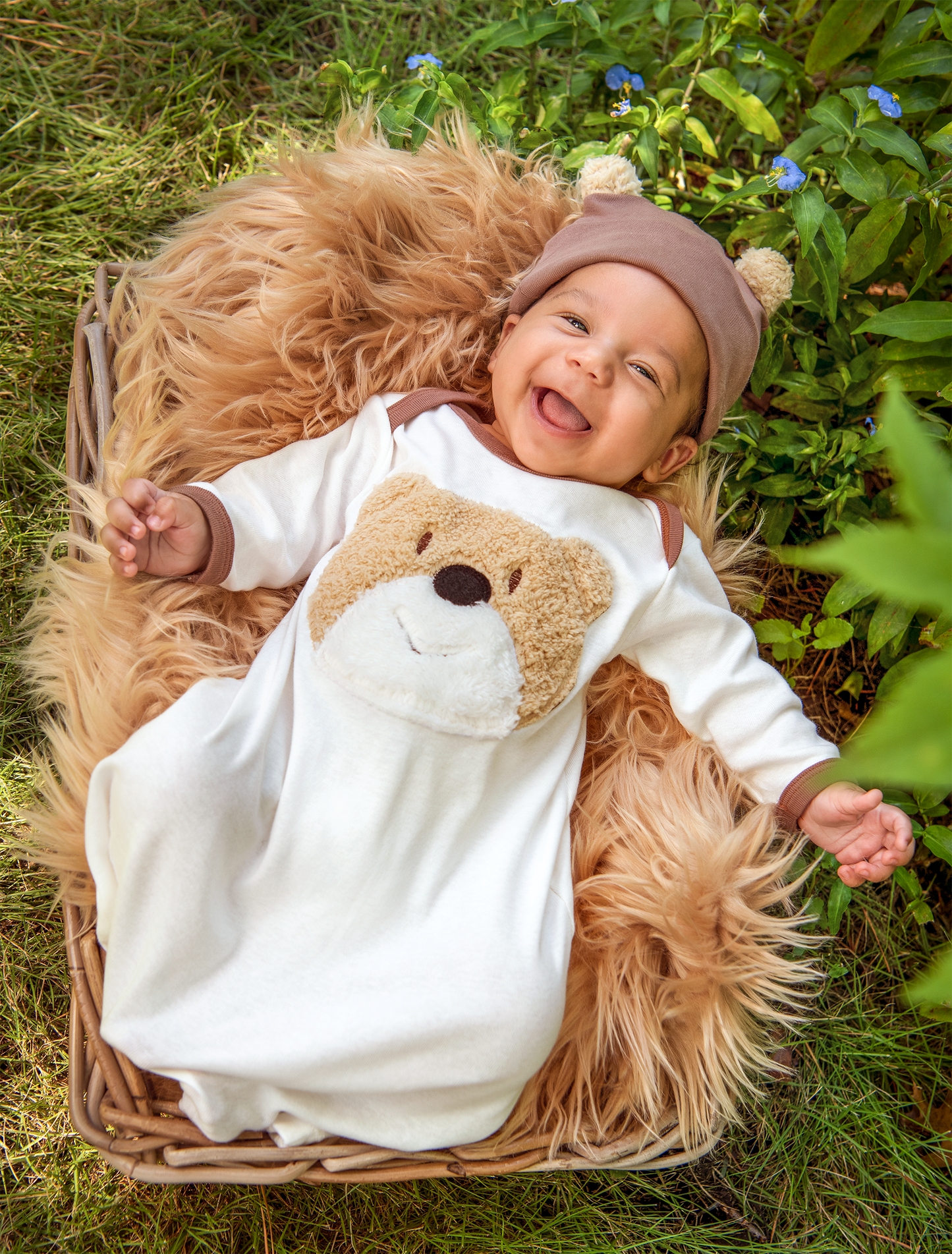 Vestido de bebé con ropa de oso