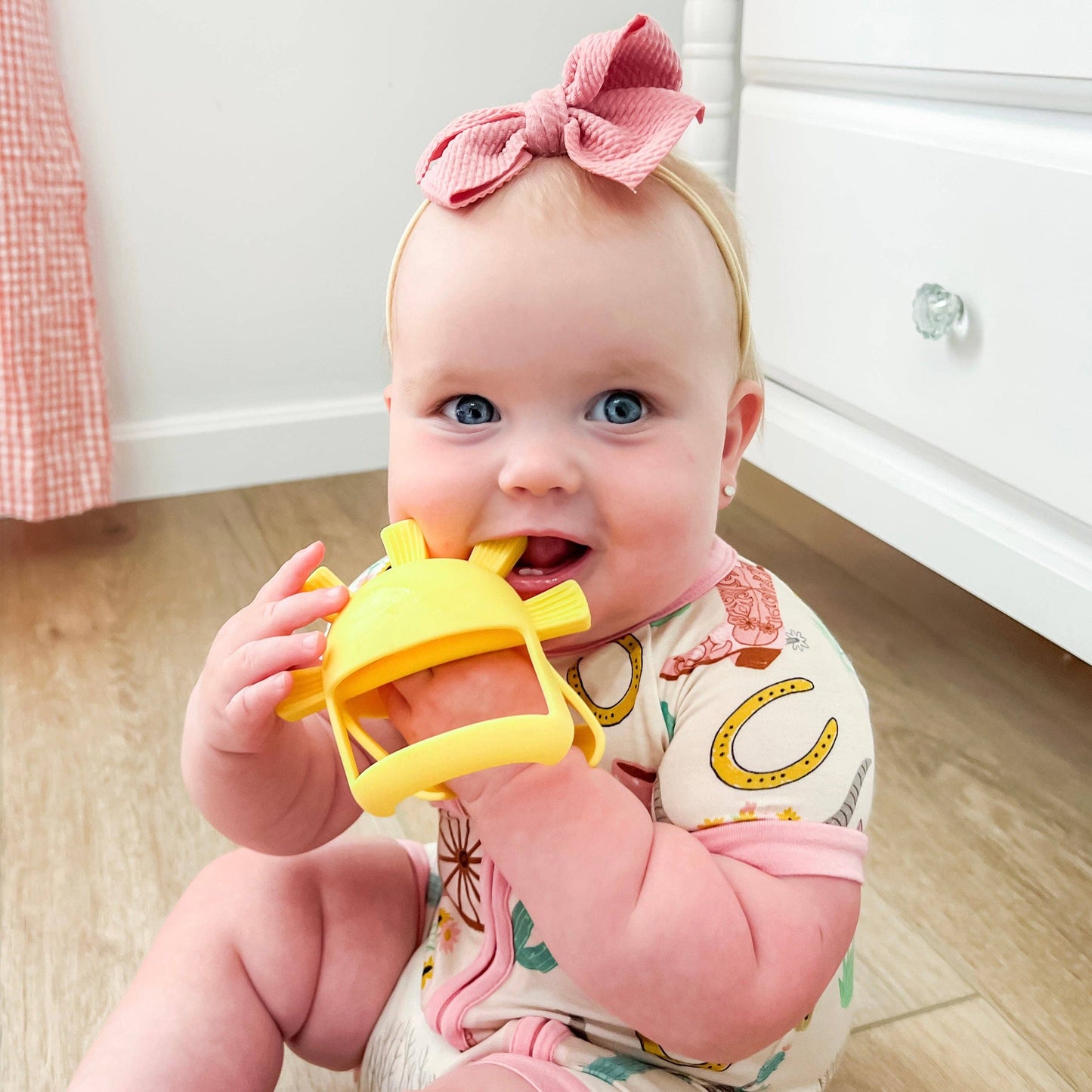 Ryan & Rose - Shine Bright Teething Mitt: Yellow
